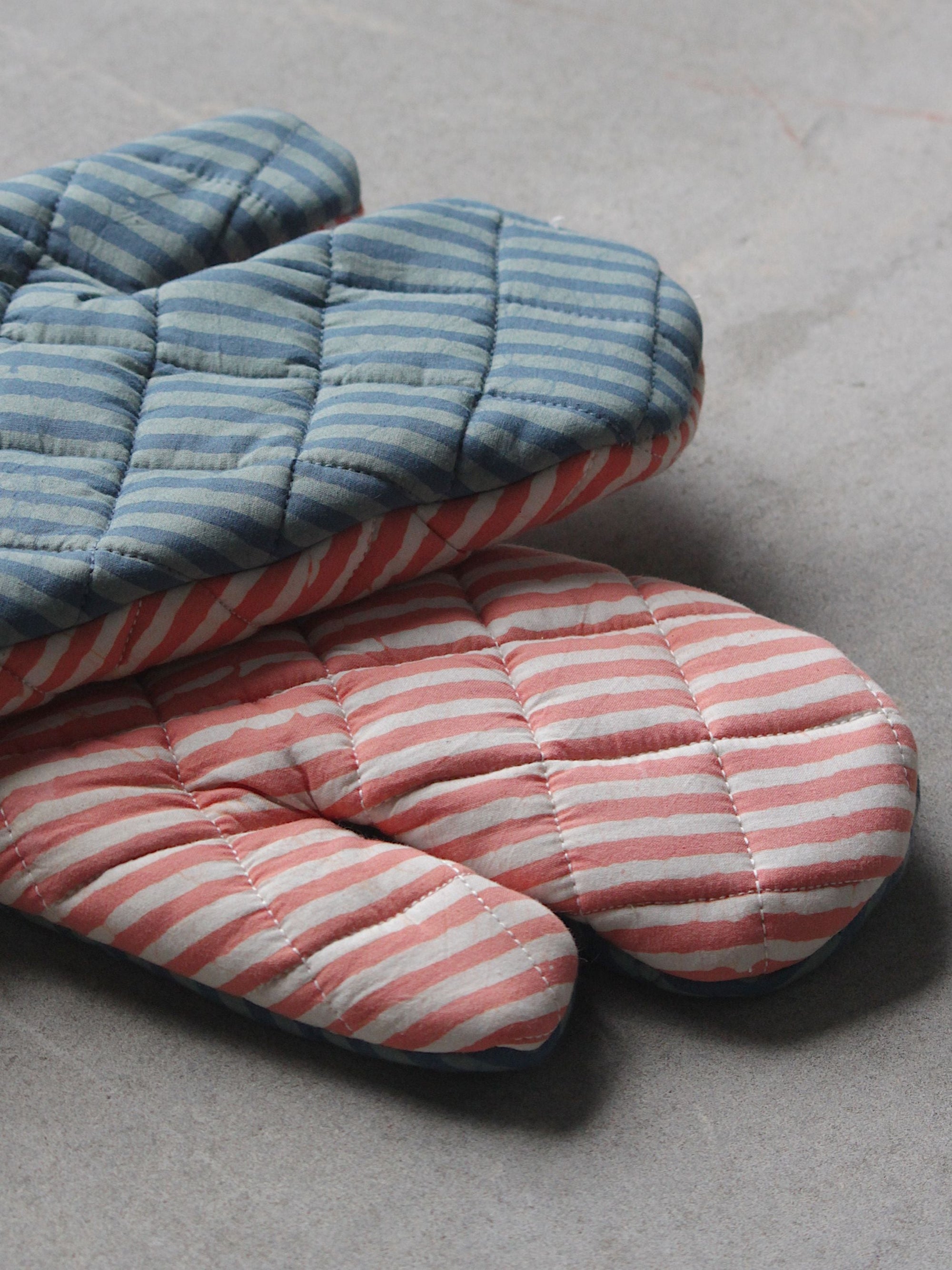 Basik Pop Mitten Teal & Coral