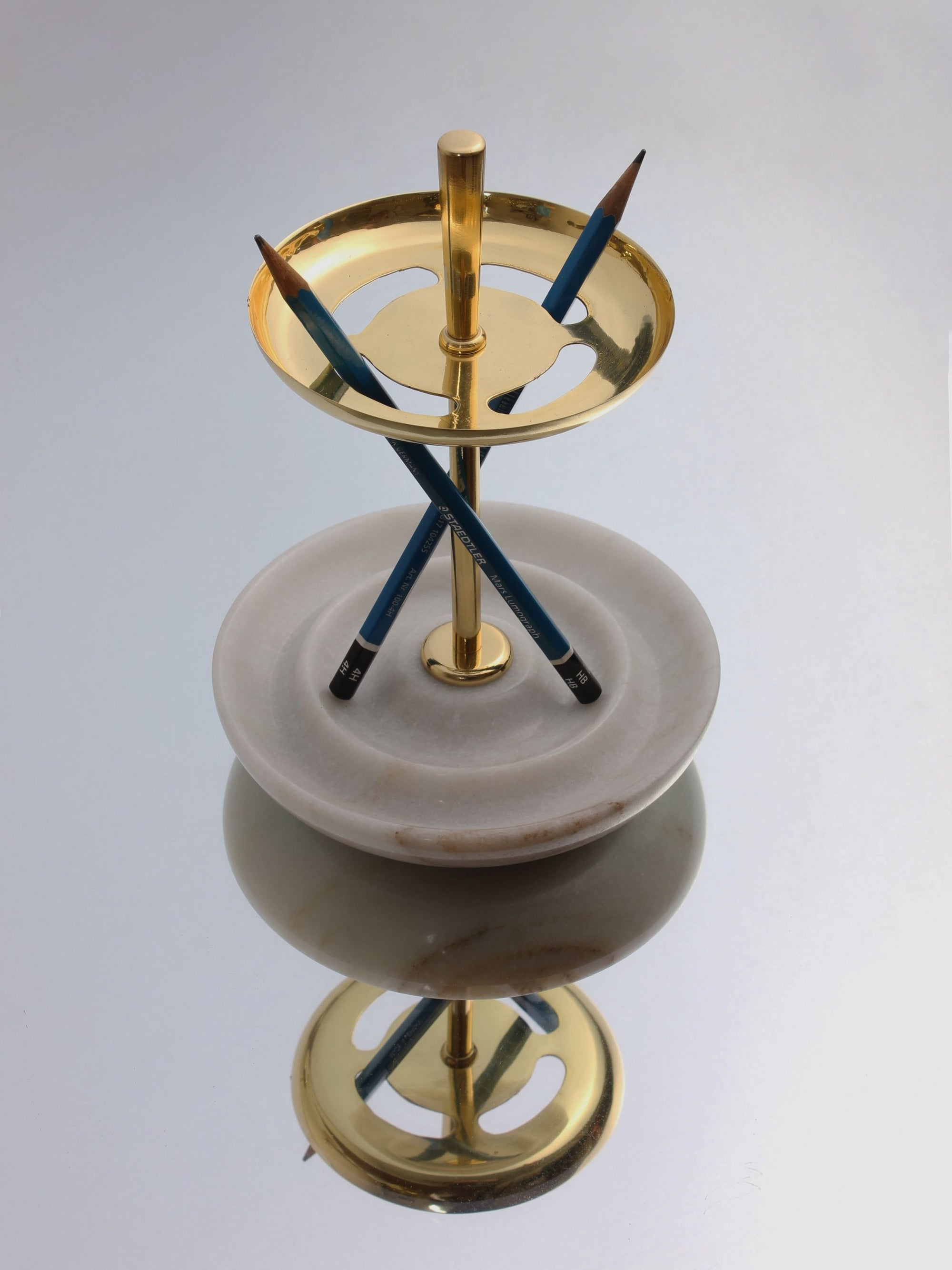 Bau Pen Stand