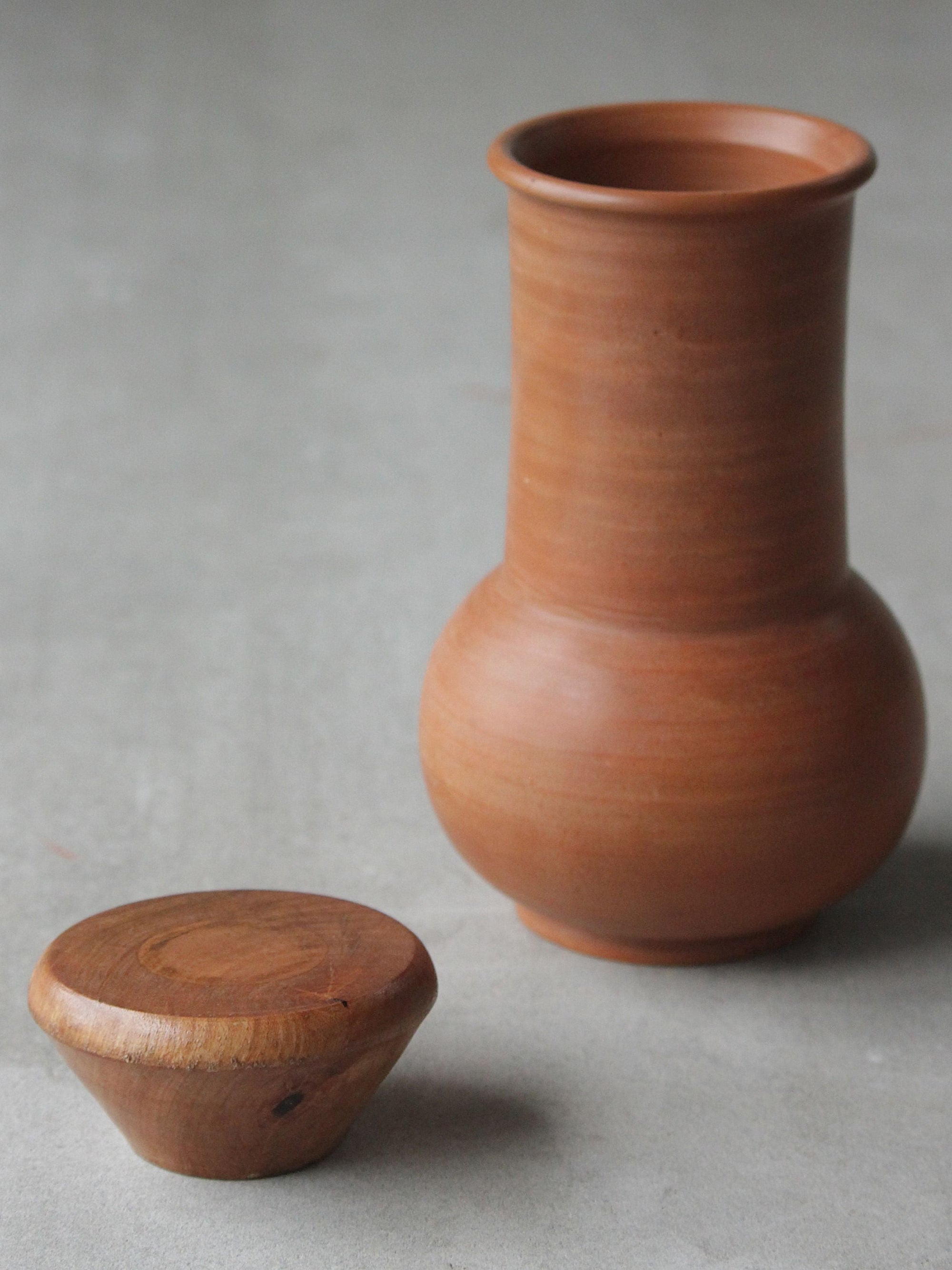 Carafe and 2 tumblers