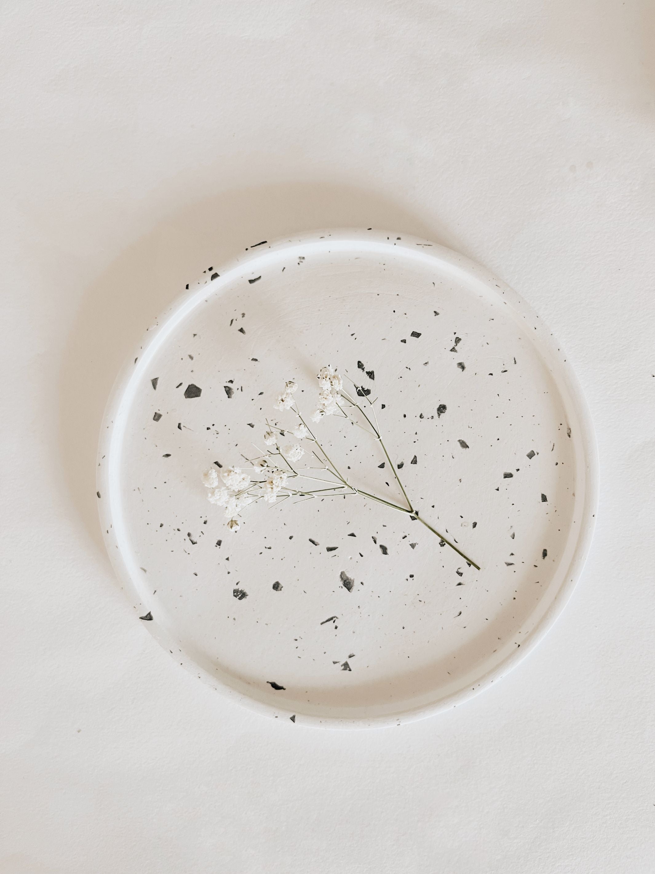 Circle Trinket Black & White