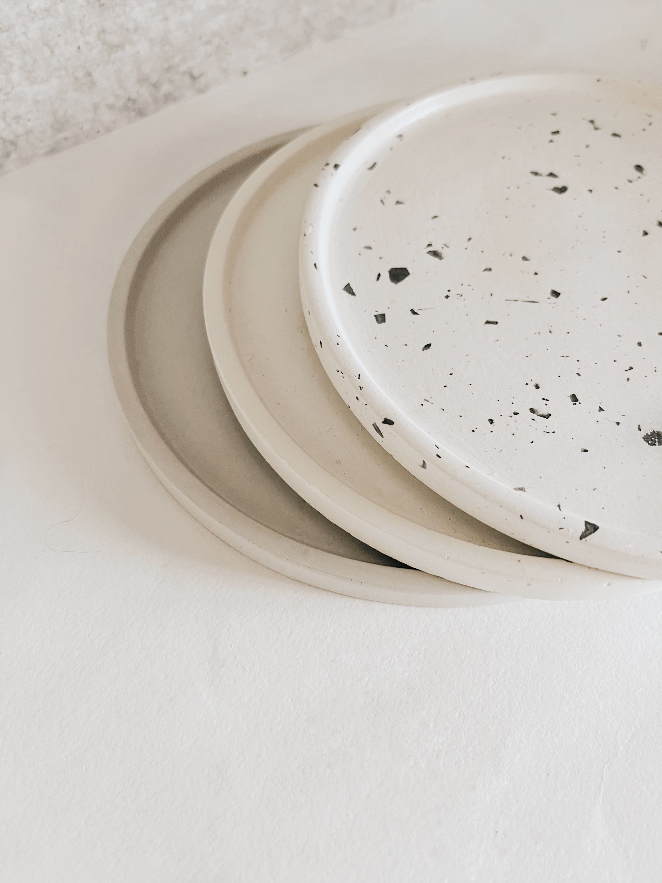 Circle Trinket Black & White