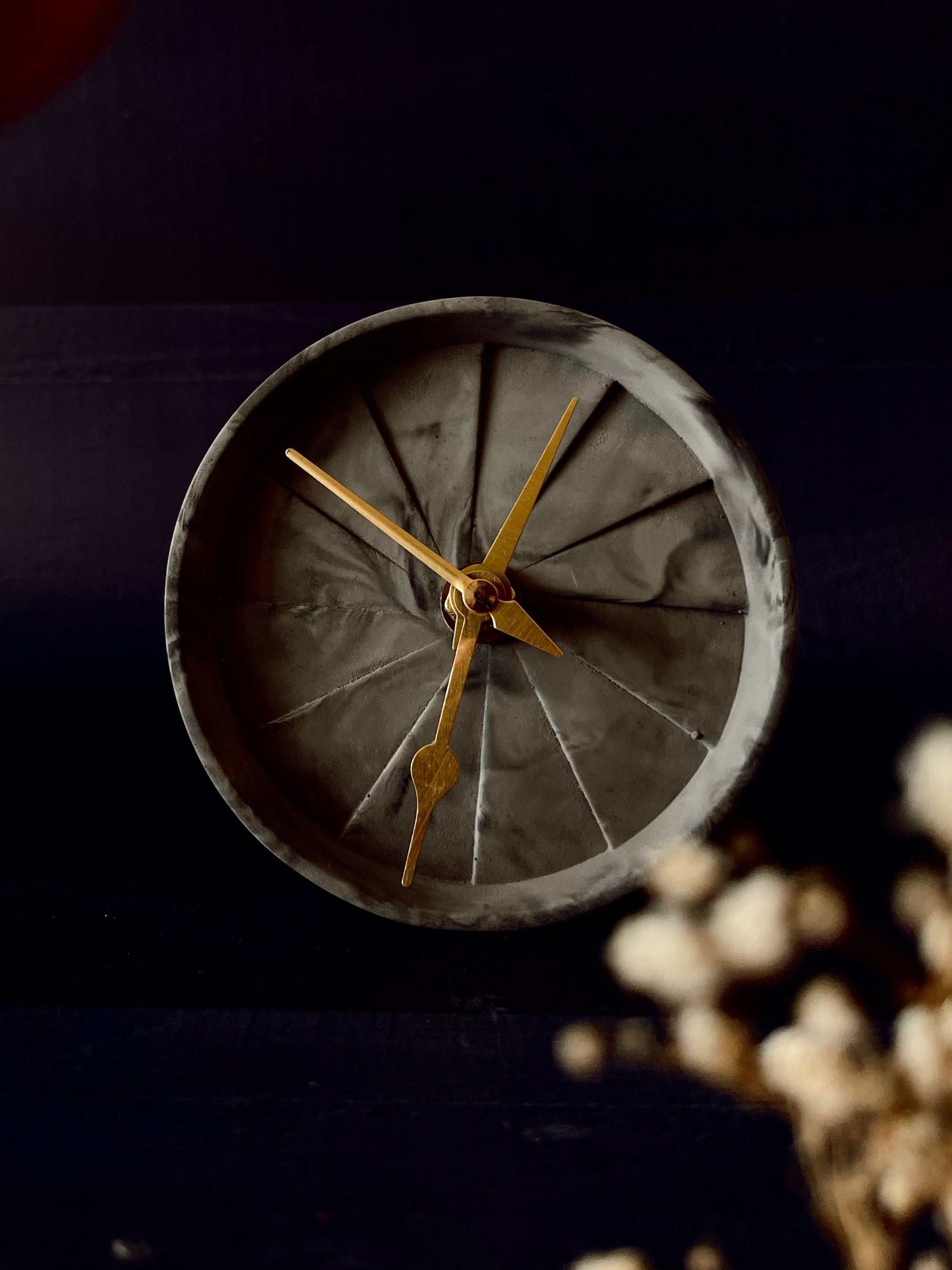 Concrete Table Clock