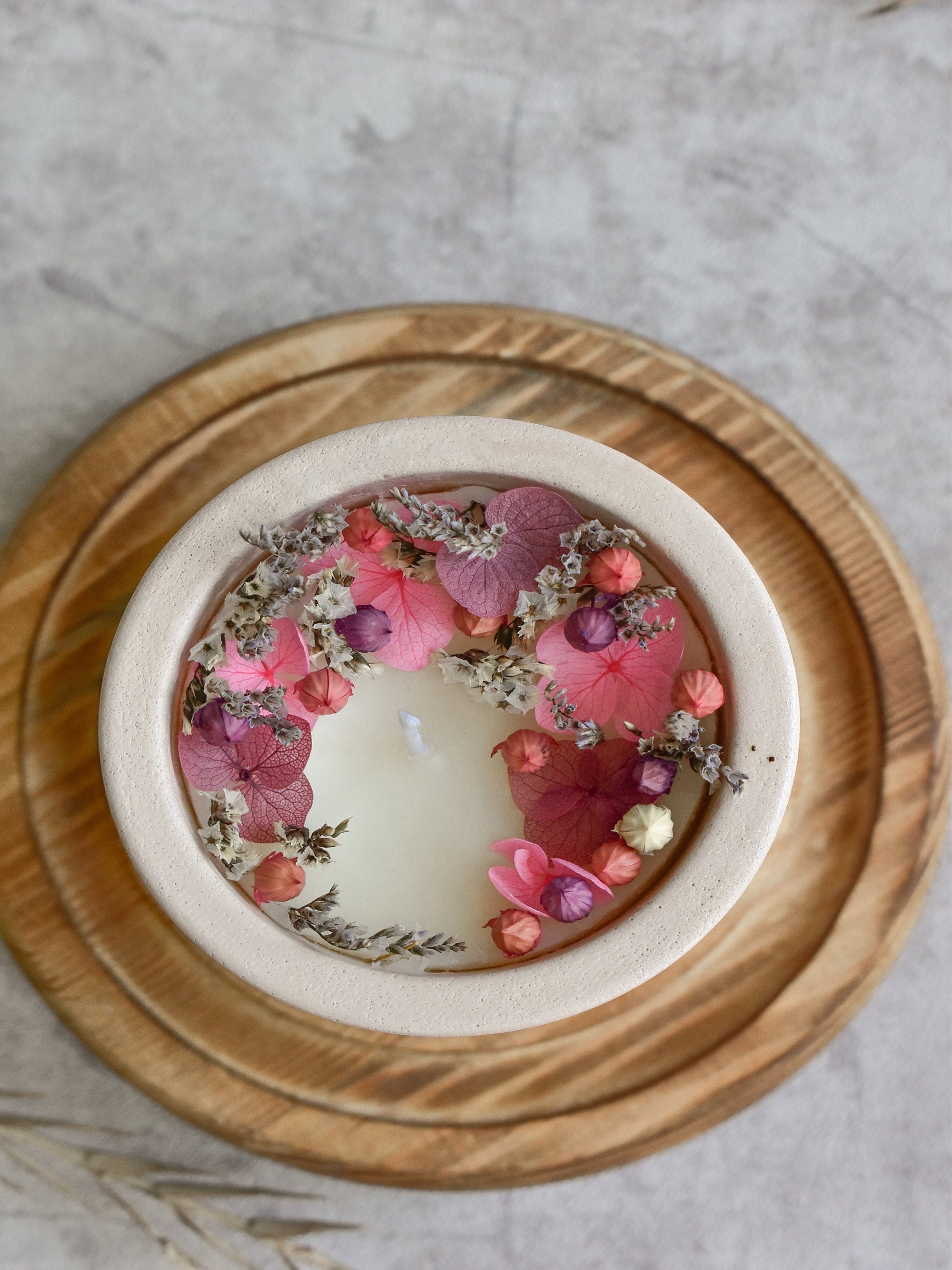 Dryflower & Soy Wax Candle In Small Round Jar