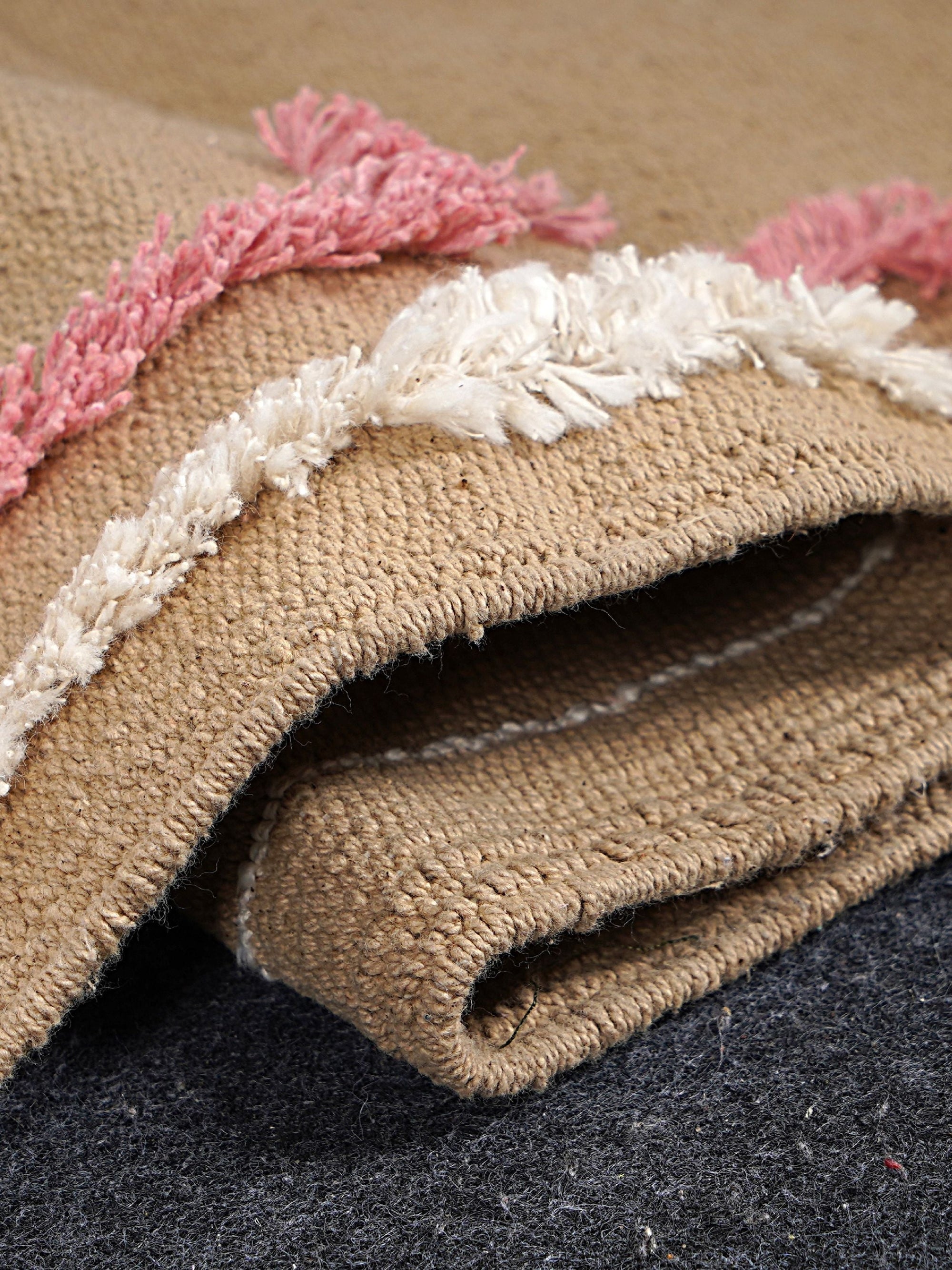 Garis Tufted Rug