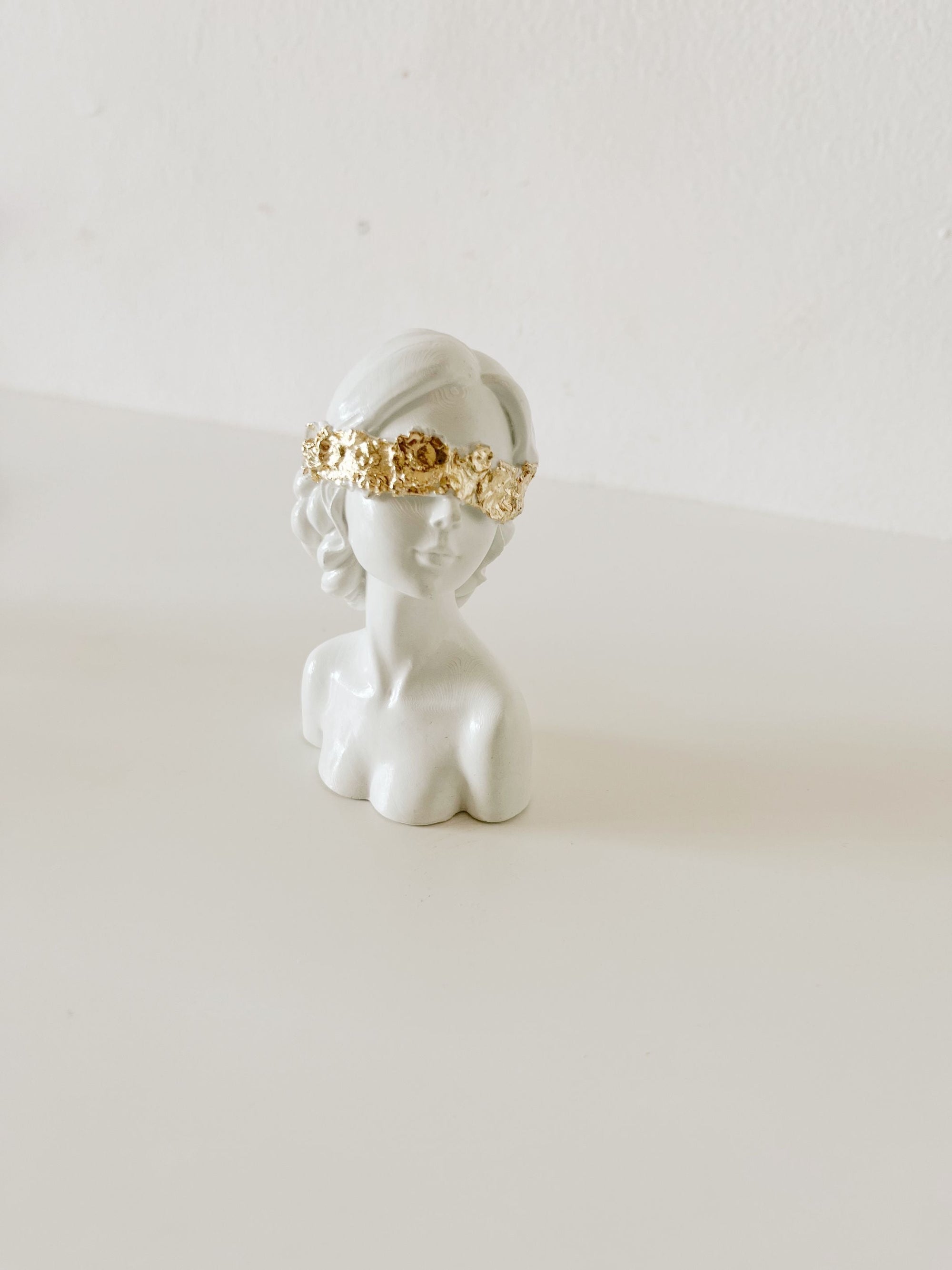 Greek Goddess Blindfolded Lady figurine
