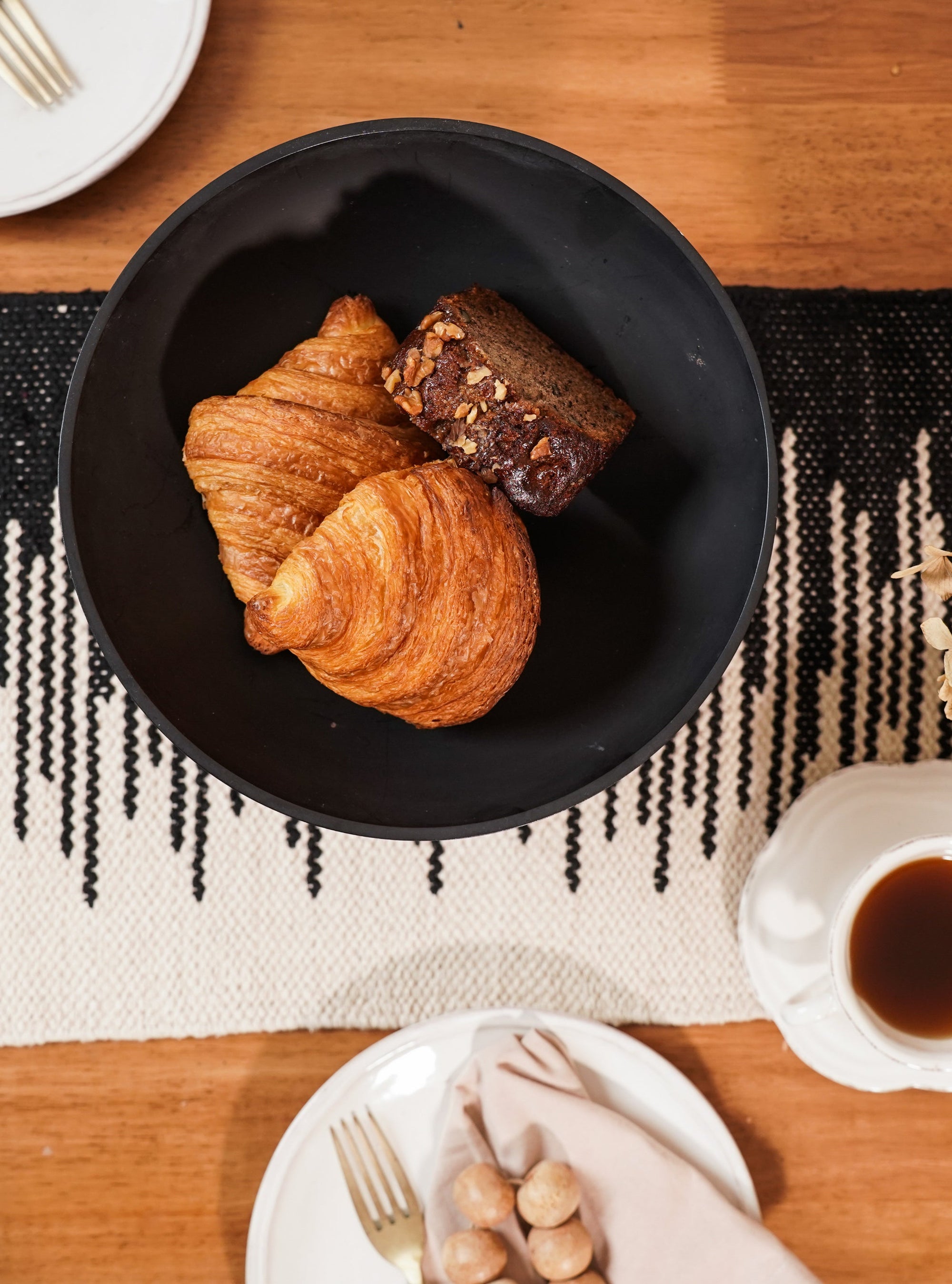 Monochromic Rhythm Table Runner