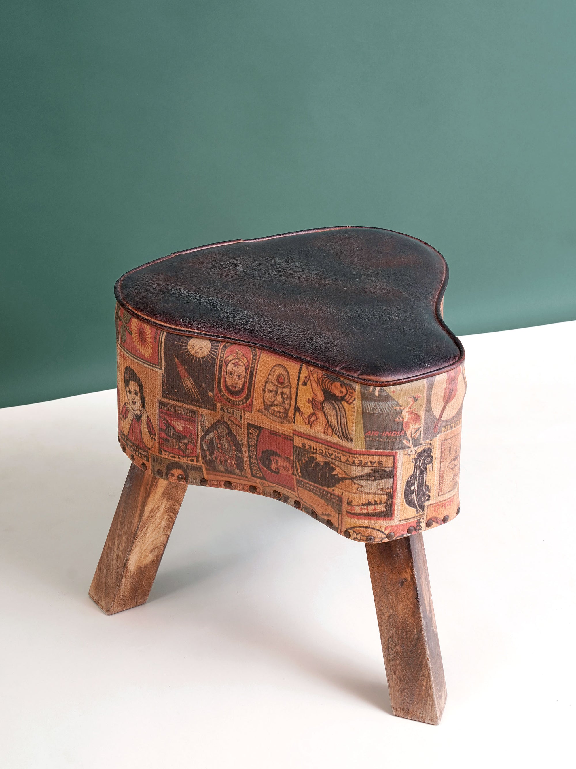 Nostalgic Vanity Stool