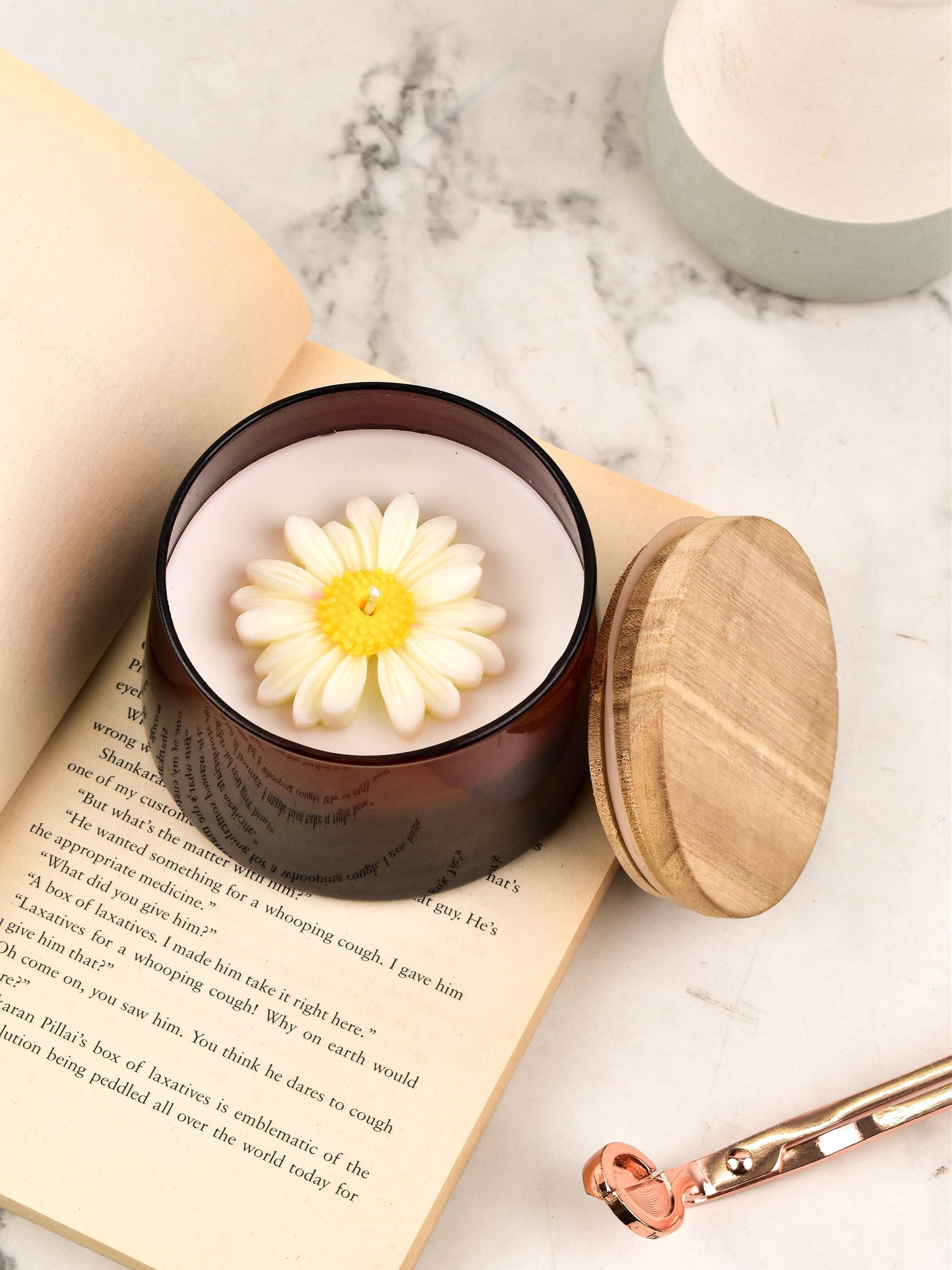 Daisy Flower Soy Wax Candle Off White