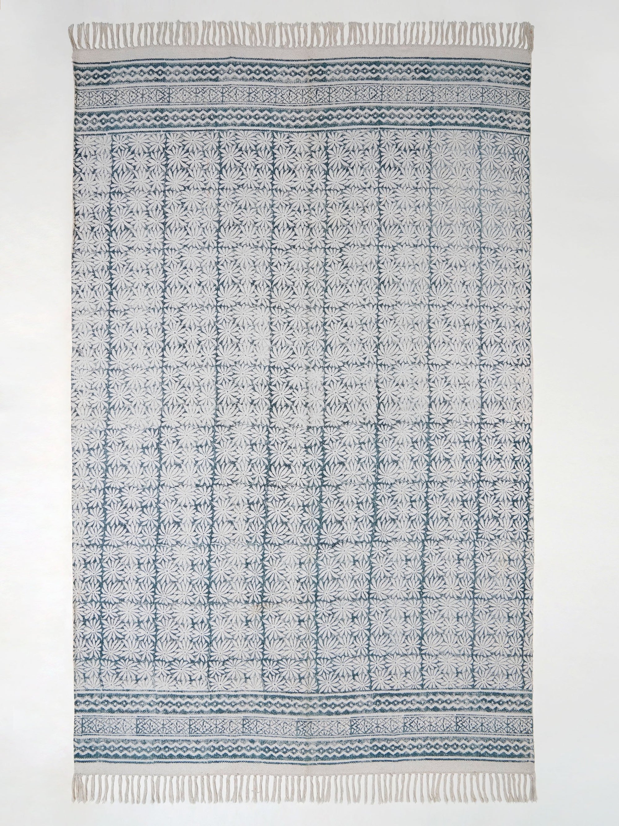 Seamless Jasmine Floral Rug