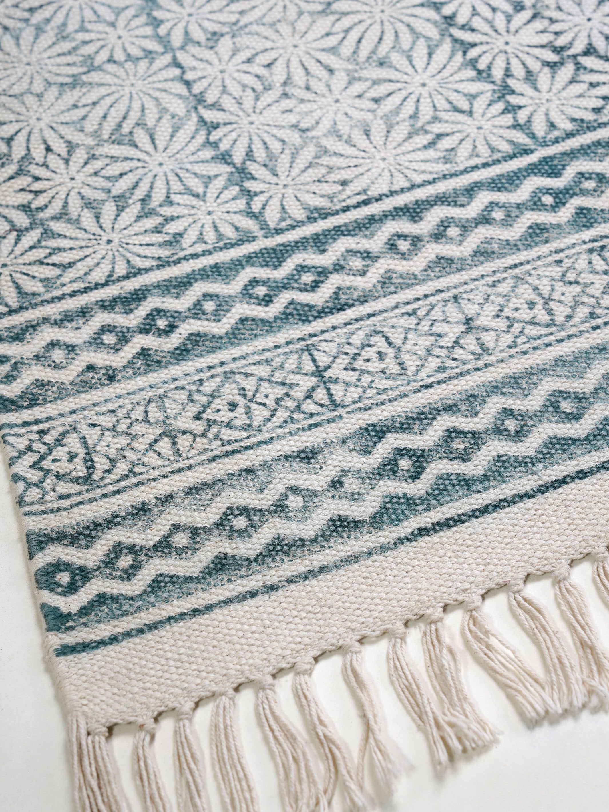 Seamless Jasmine Floral Rug