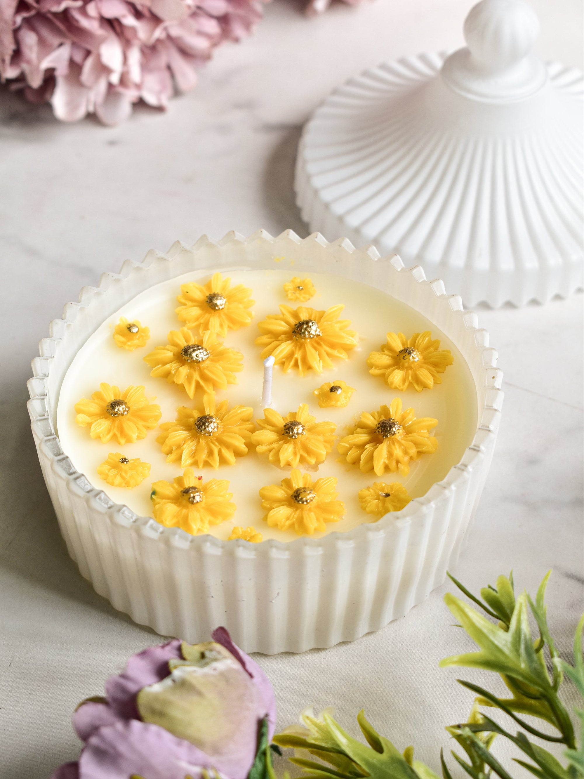 Soy Wax Candle With Yellow Daisy Flowers