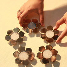 Petal Tlight holder with tlights set of 5 - Silver