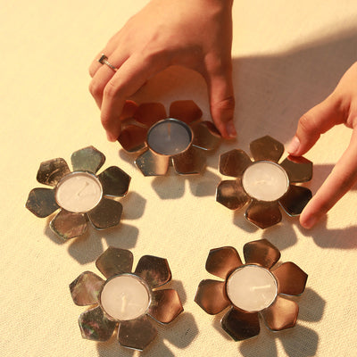 Petal Tlight holder with tlights set of 5 - Silver