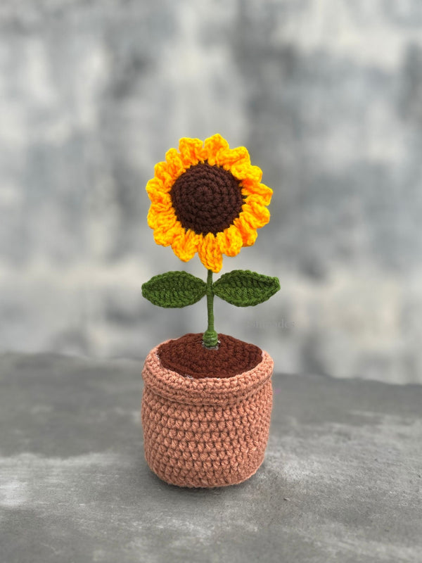 Crochet sunflower pot