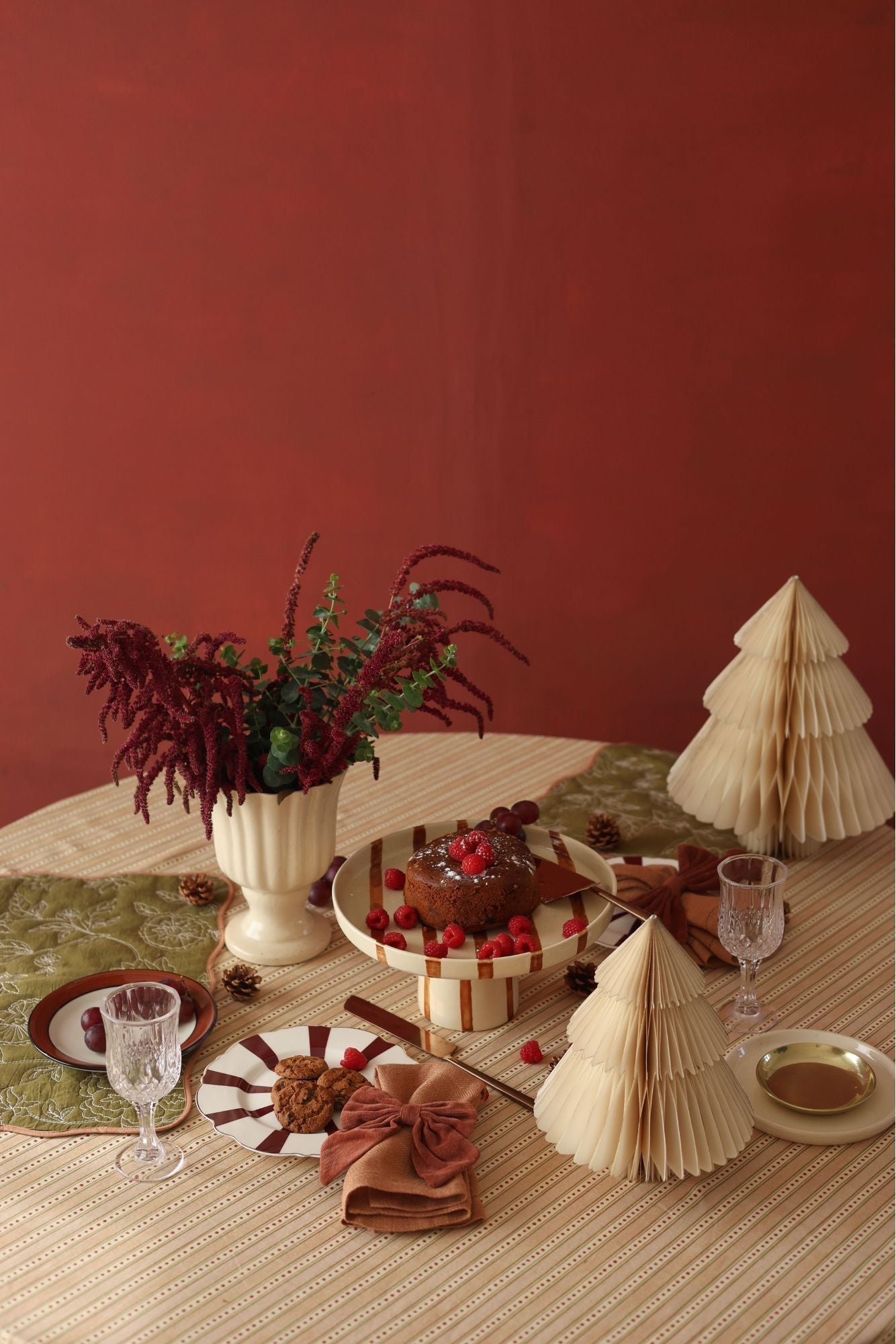 Rosabelle Chintz Olive Scallop Mats-Set of 2
