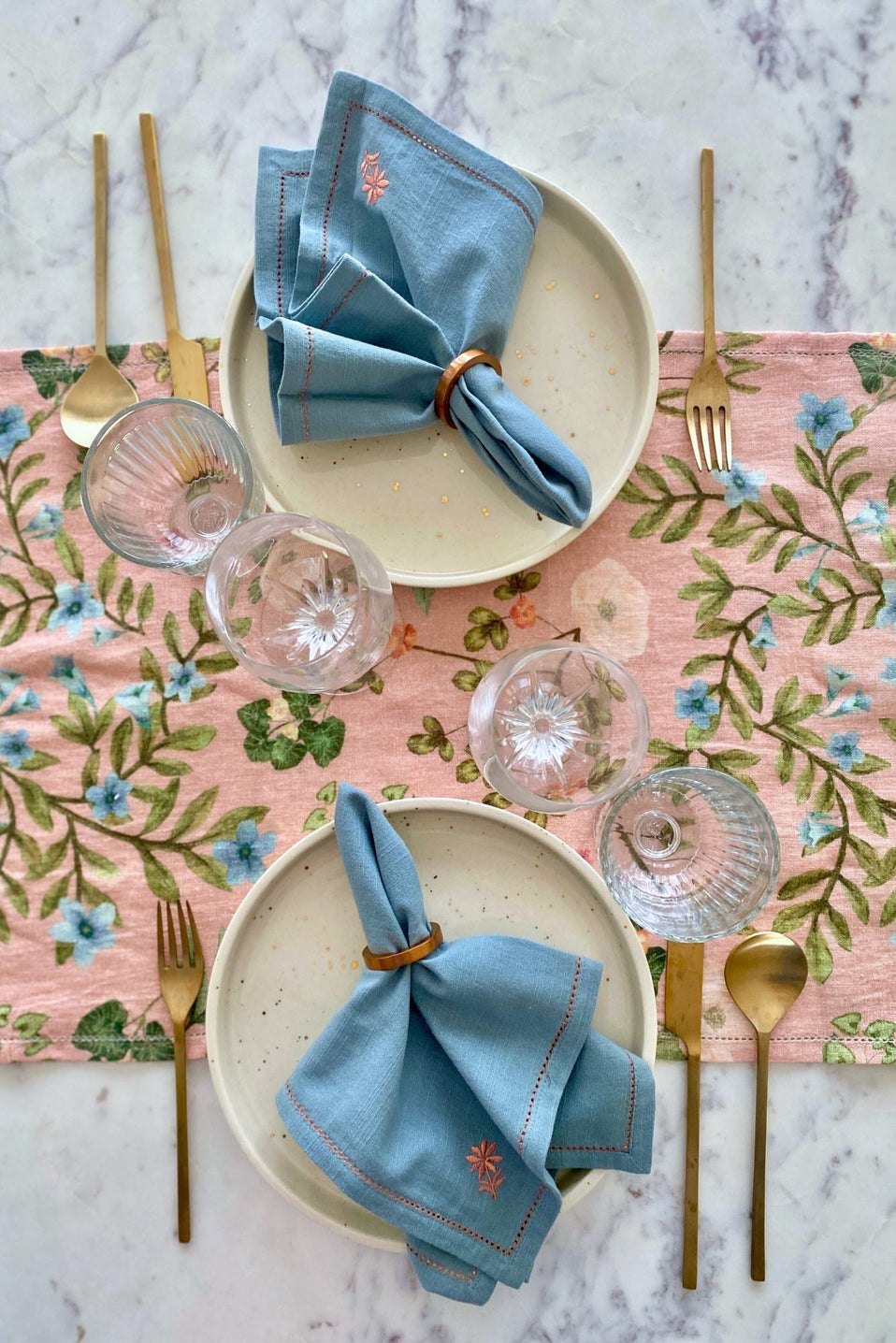 Valley Rose Gift Set-Linen Runner, Napkins & Napkin rings