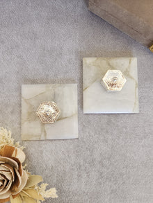 Quartz Hexagonal Kesar Elaichi Set