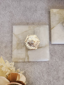 Quartz Hexagonal Kesar Elaichi Set