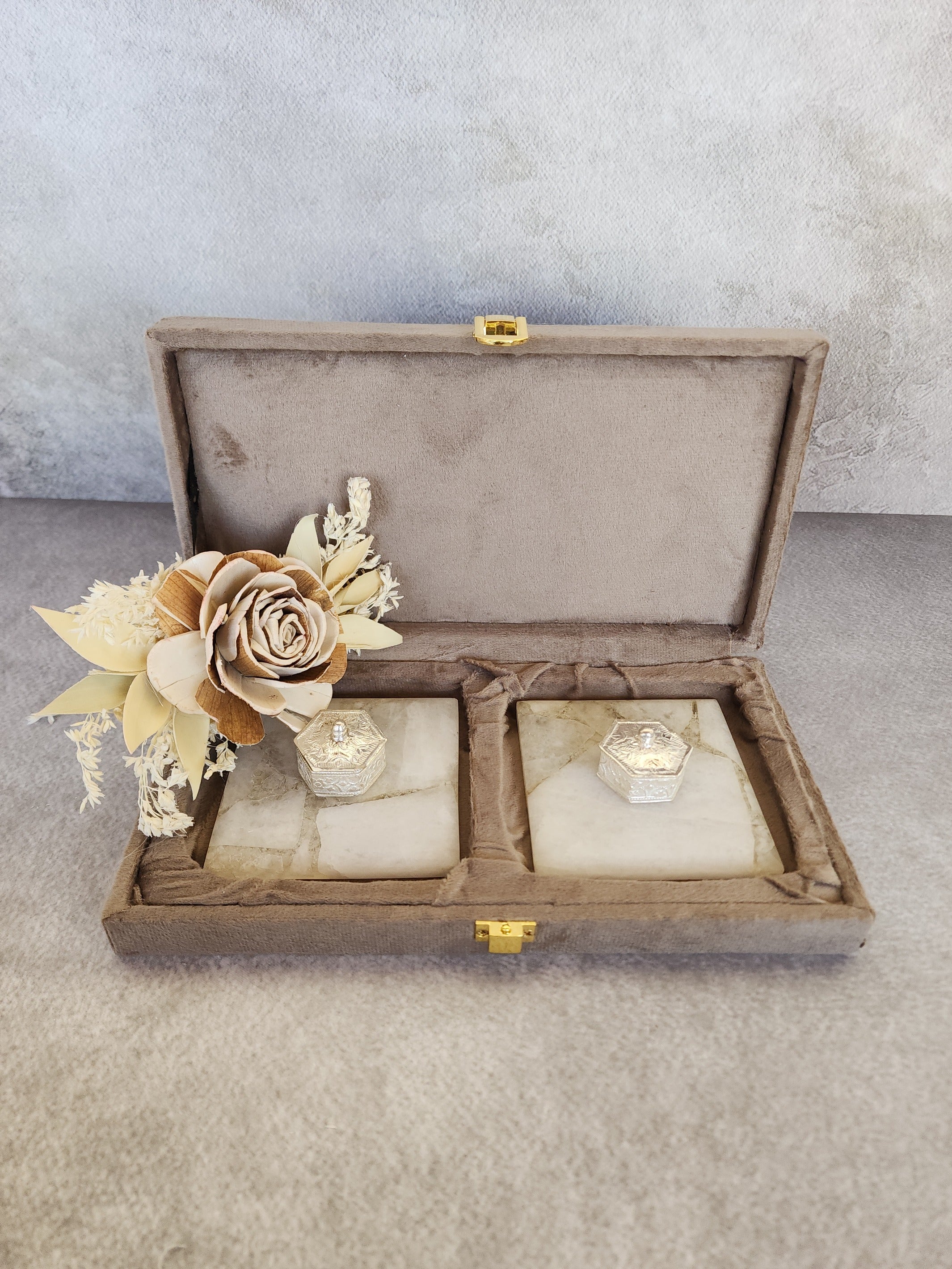 Quartz Hexagonal Kesar Elaichi Set