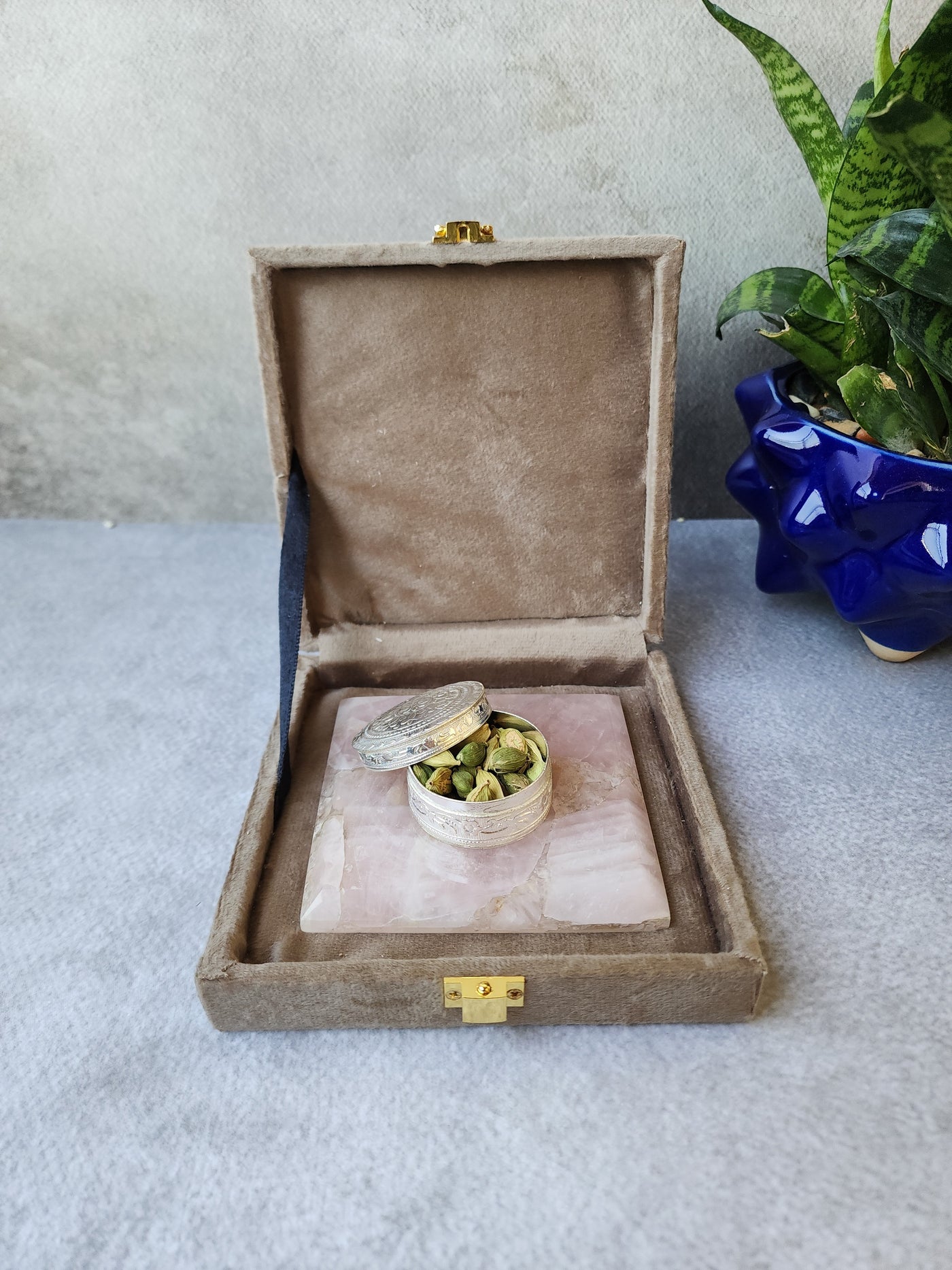 Rose Quartz Whole Elaichi Set Big