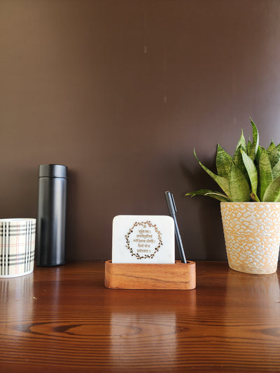 Marble décor with pen stand