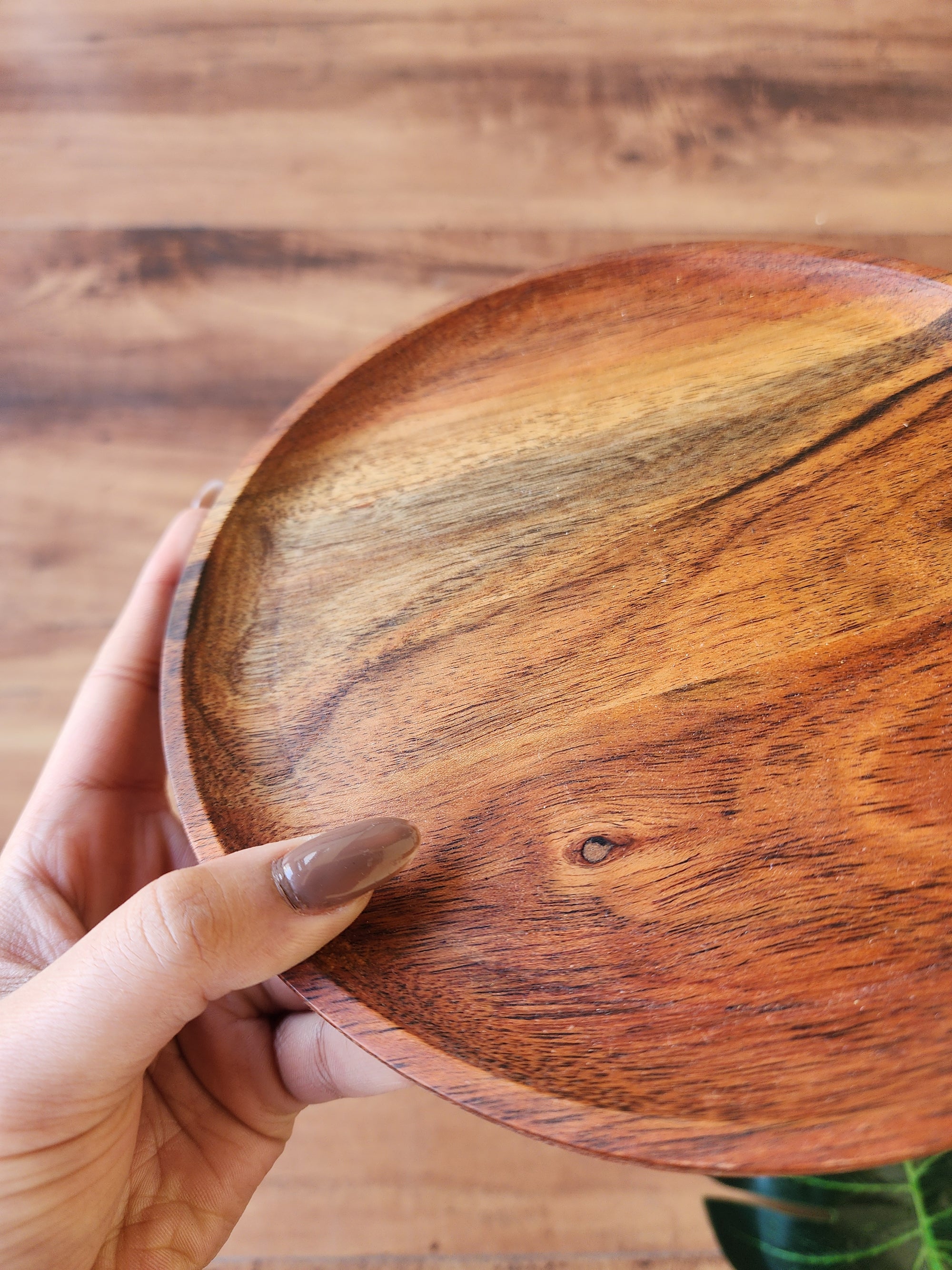Round Wooden Plate - Acacia Serveware & Décor