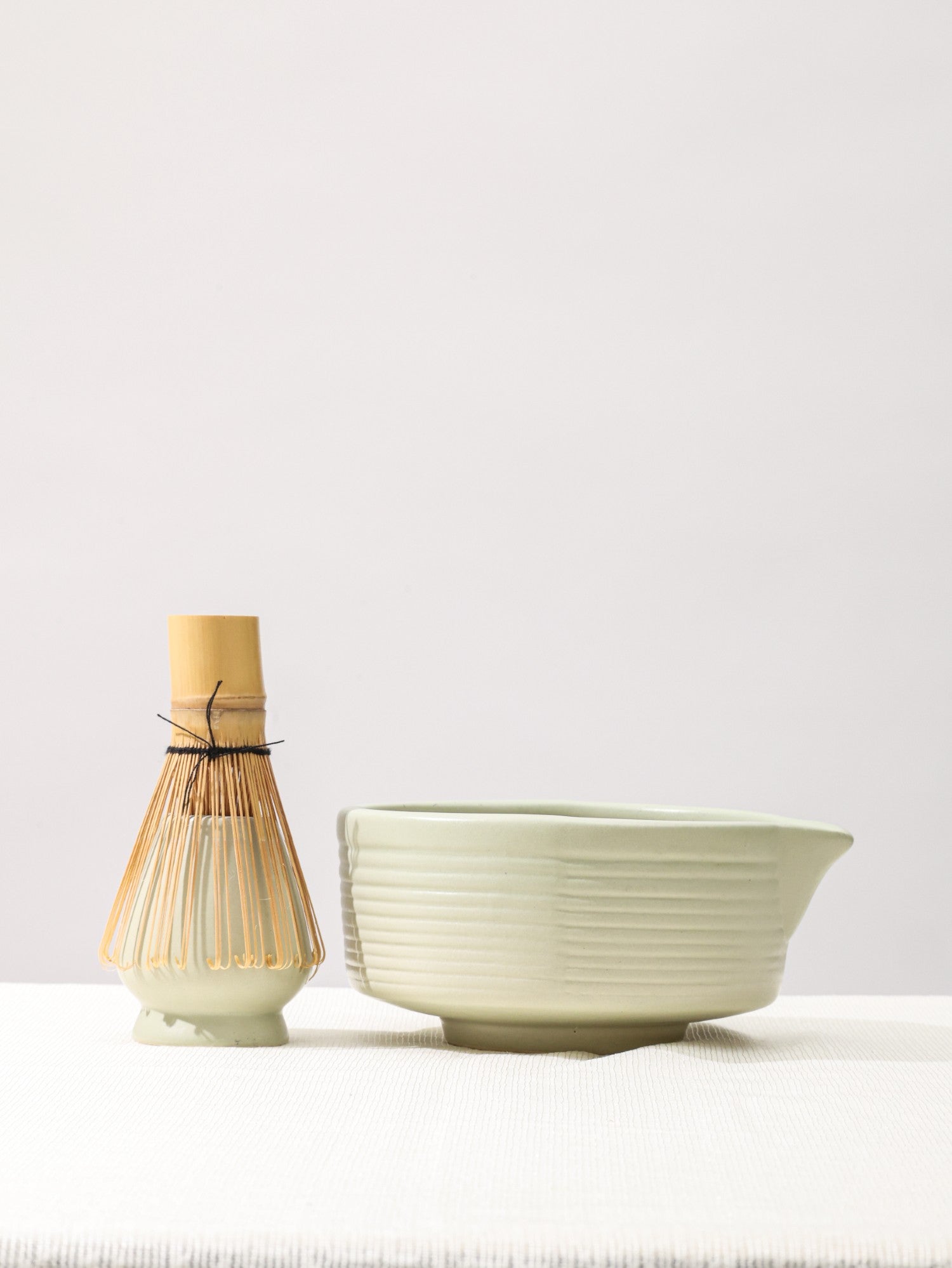 Matcha Tea Mixing Bowl & Whisk Holder Set - Ribbed Design