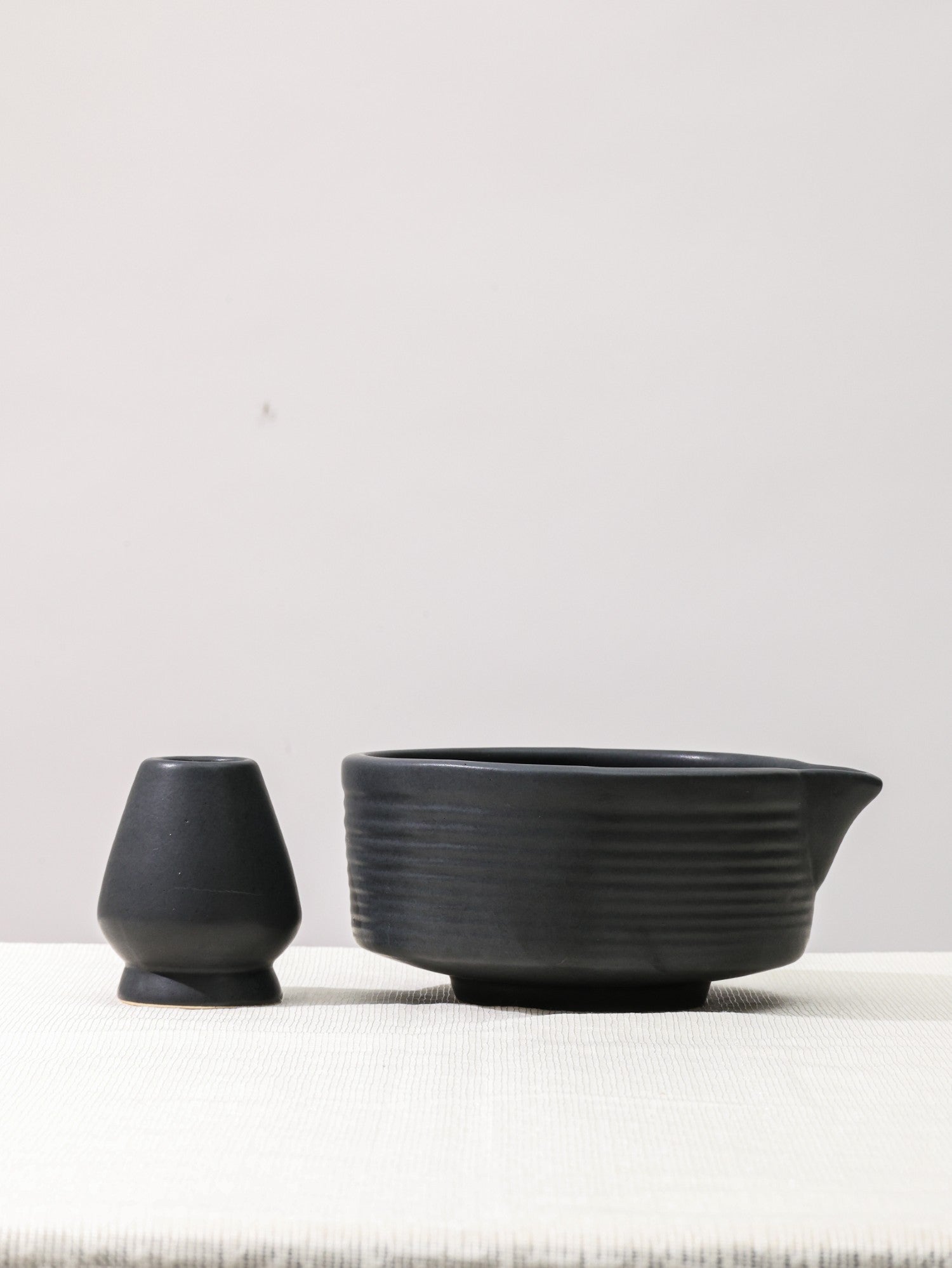 Matcha Tea Mixing Bowl & Whisk Holder Set - Ribbed Design