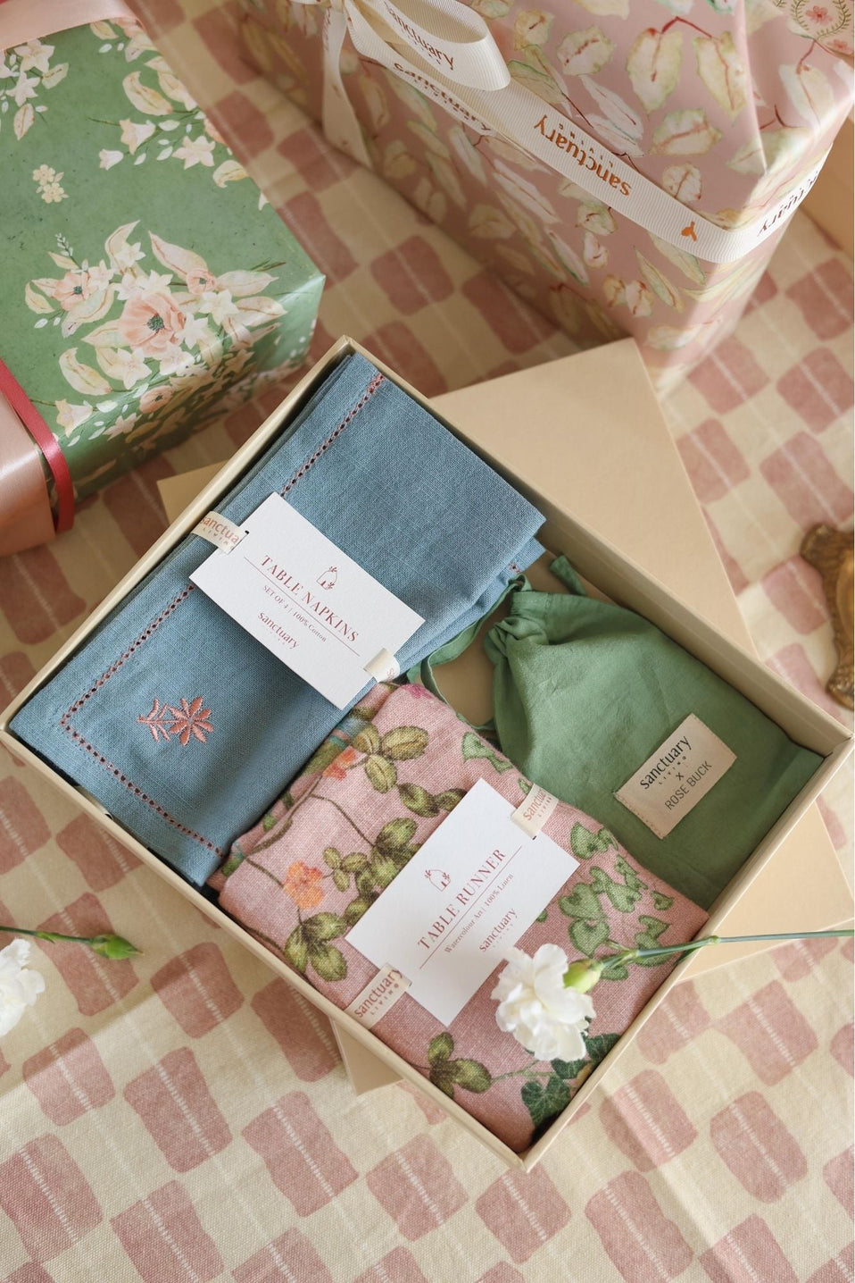 Valley Rose Gift Set-Linen Runner, Napkins & Napkin rings
