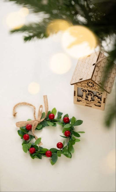 Mini Green Wreath with Red Berries and Bow_CC93