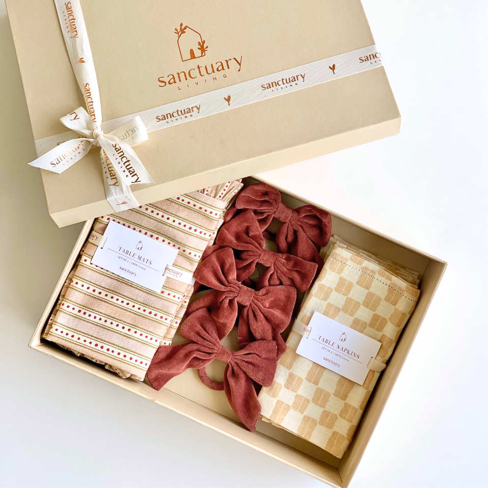 Meadow Apricot Gift Set-Mats, Napkins & Napkin Rings