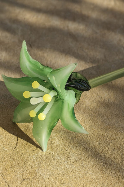 Emerald Bloom Lily – Hand-Blown Glass Flower Stem