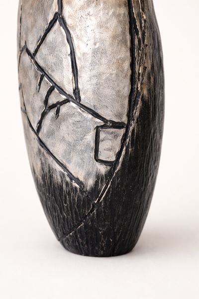 Onyx Mist Abstract Aluminum Decorative Vase – Modern Black & Gold Statement Accent
