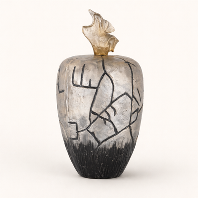 Onyx Mist Abstract Aluminum Decorative Vase – Modern Black & Gold Statement Accent