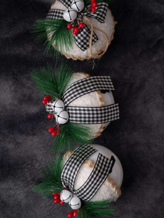 Christmas Decorative Balls with Black-White Ribbon and Berries (Set of 3)_CC140