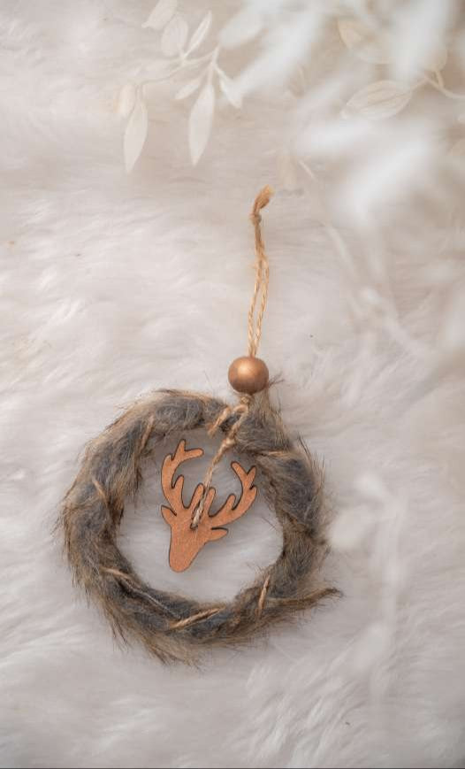 Fur-Style Christmas Wreath with Deer Head Center_CC126