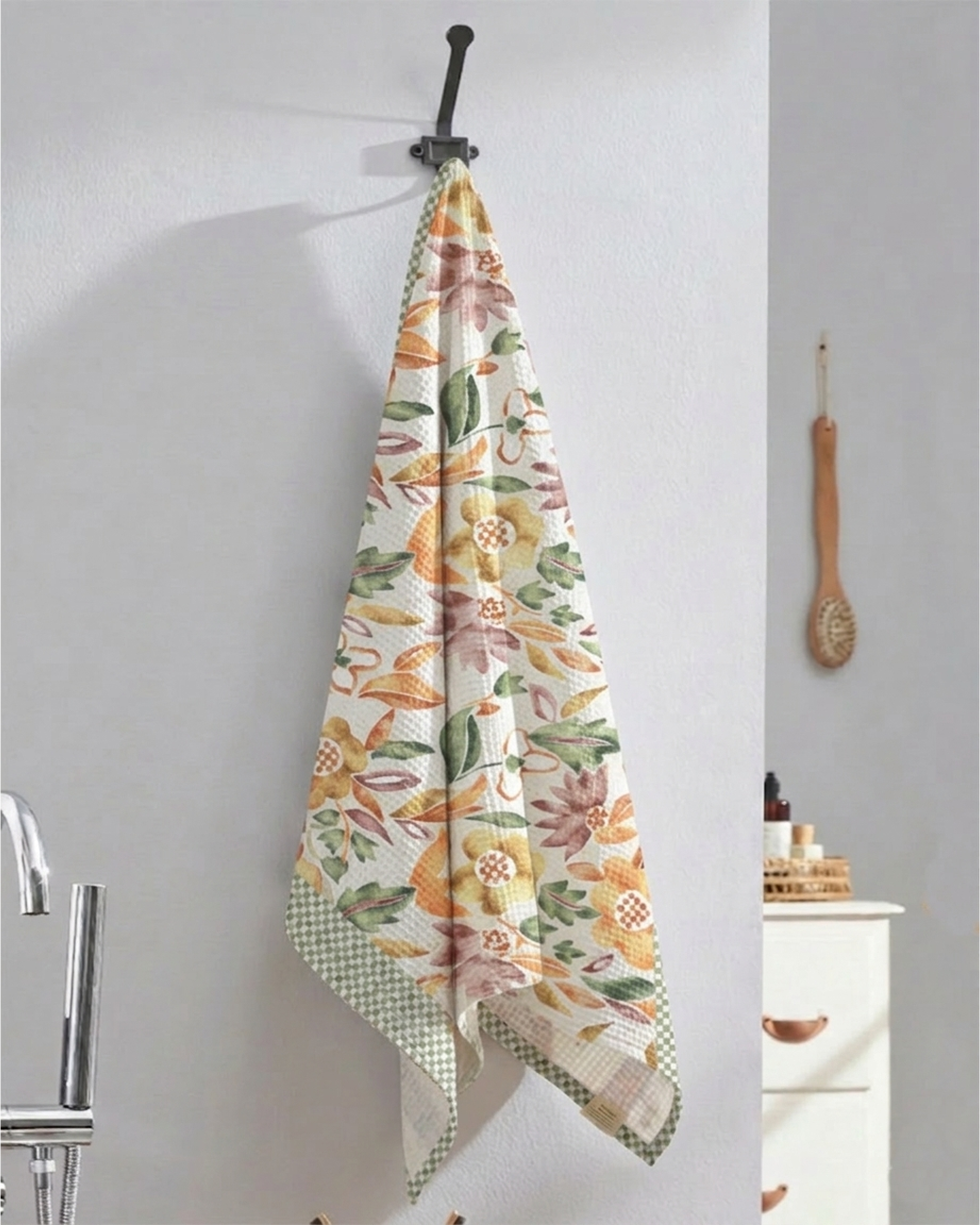 Dancing Floral Cotton Waffle Bath Towel