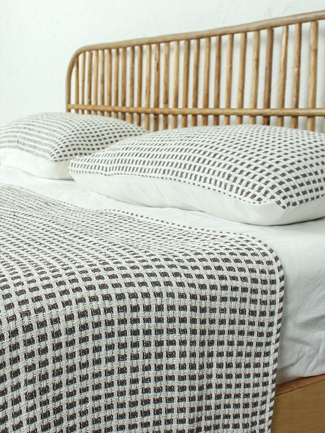 Girnar Double Bedcover (Grey)