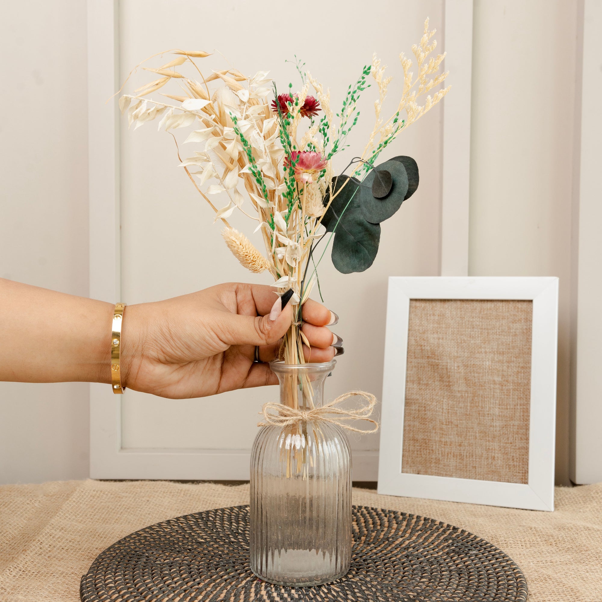 Crystal Bloom Clear Glass Vase with Dried Flowers | Modern Home Décor - https://artecasa.in/