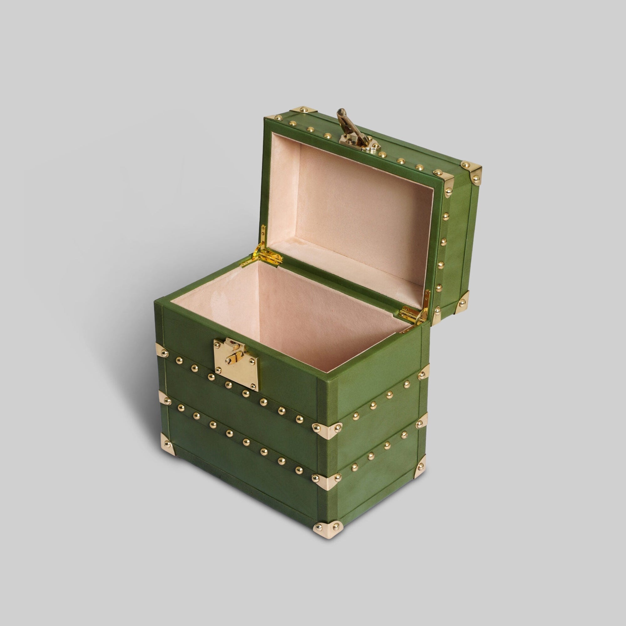 Luxury regal trunk box side view leather detail - The Mage Home