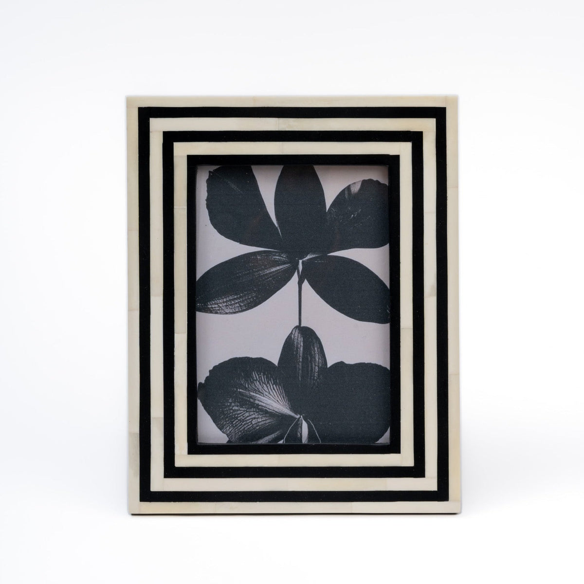 POALA - B&W PHOTOFRAME