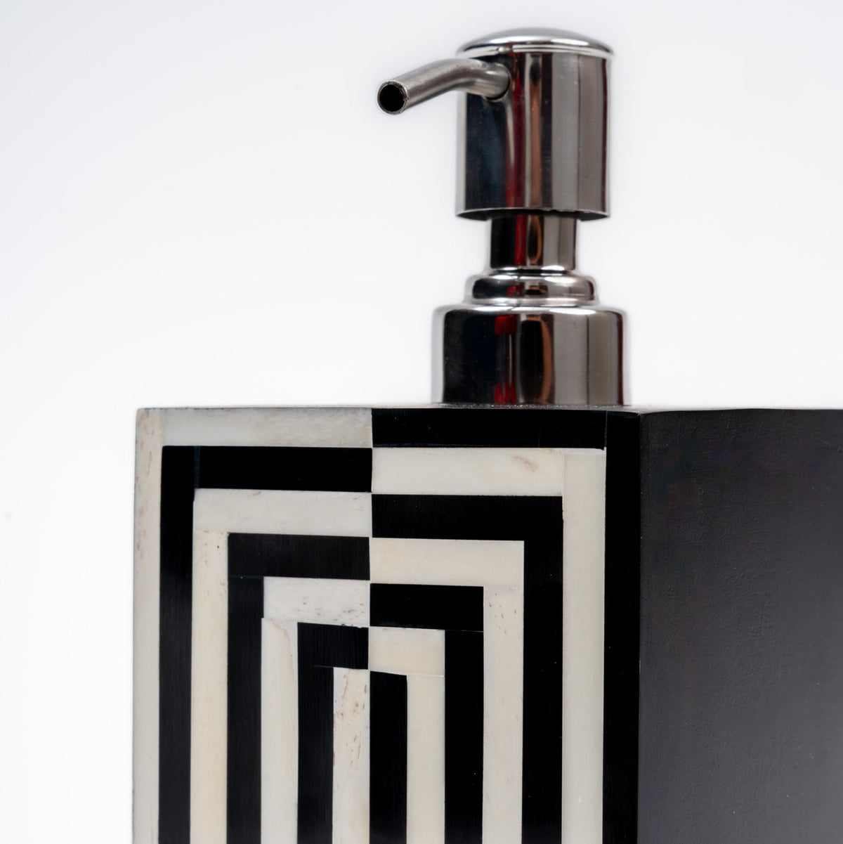 RAKU – MONOCHROME BATHROOM SET
