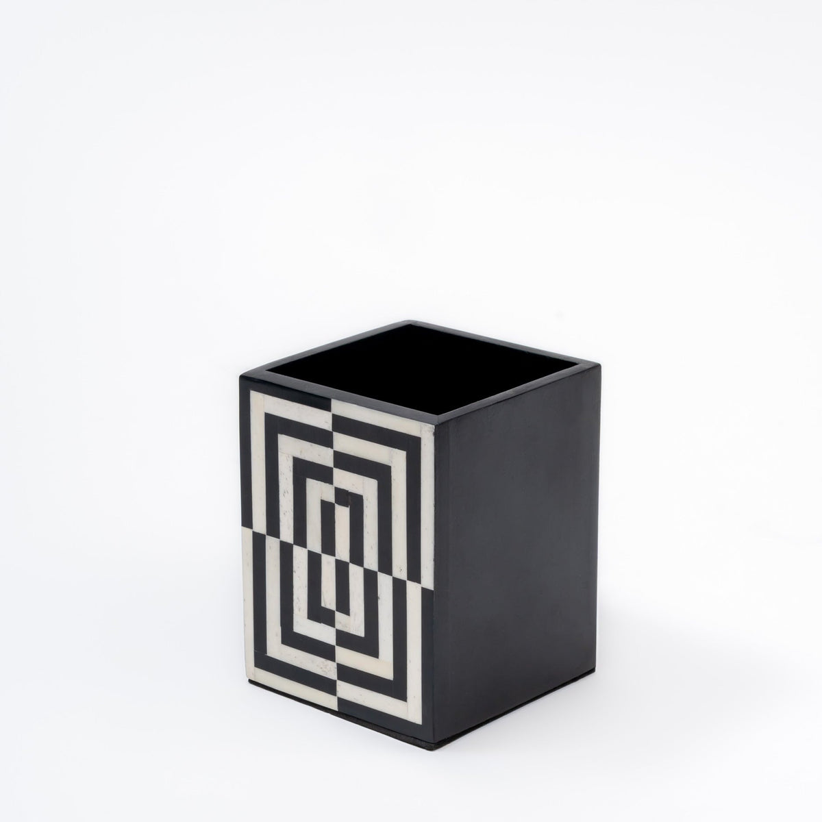 RAKU – MONOCHROME BATHROOM SET
