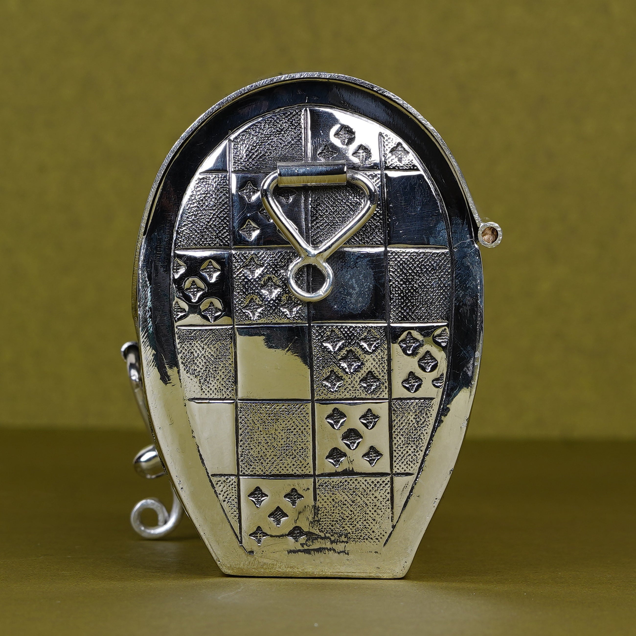 Chequered Silver Clutch Box – A Masterpiece of Modern Craft