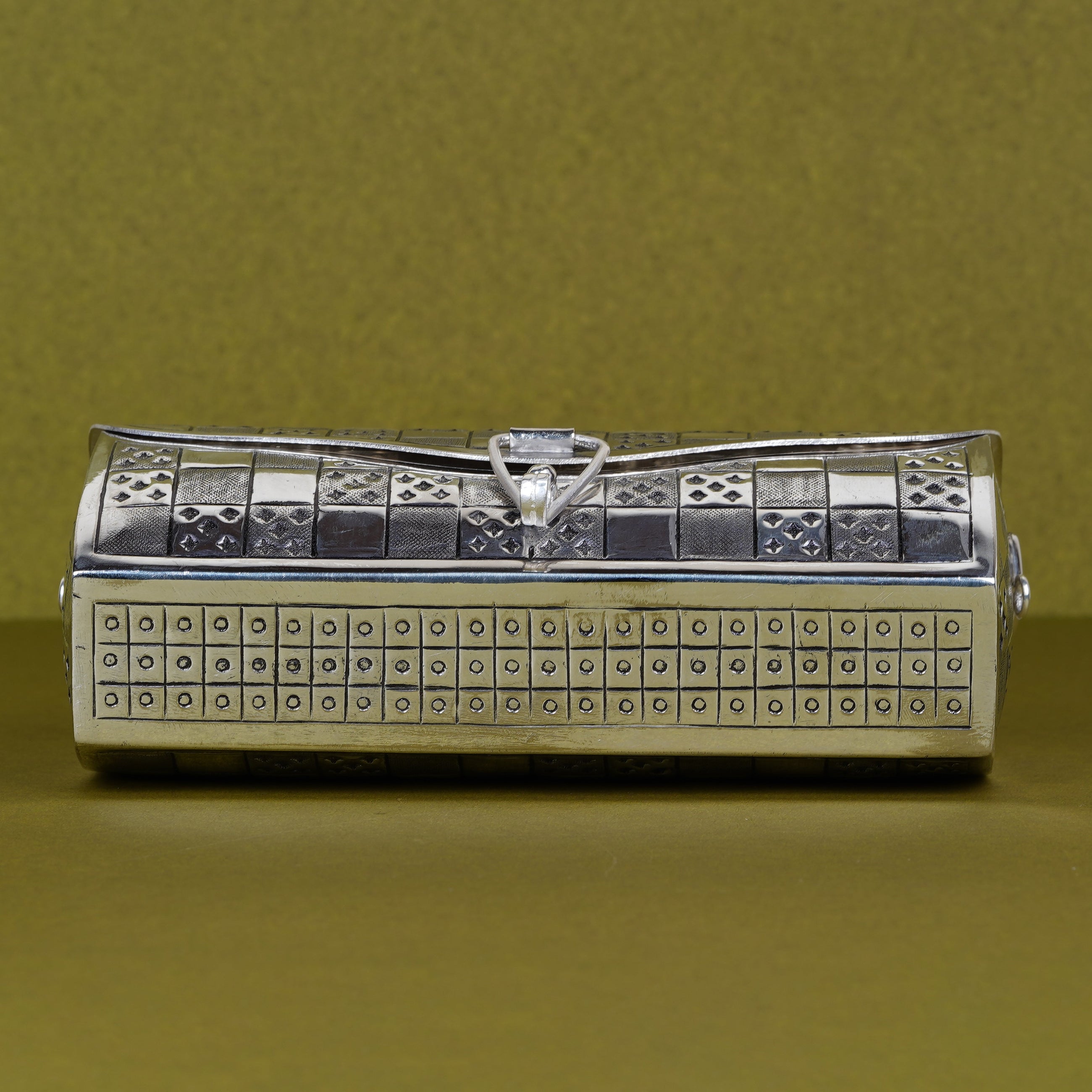 Chequered Silver Clutch Box – A Masterpiece of Modern Craft