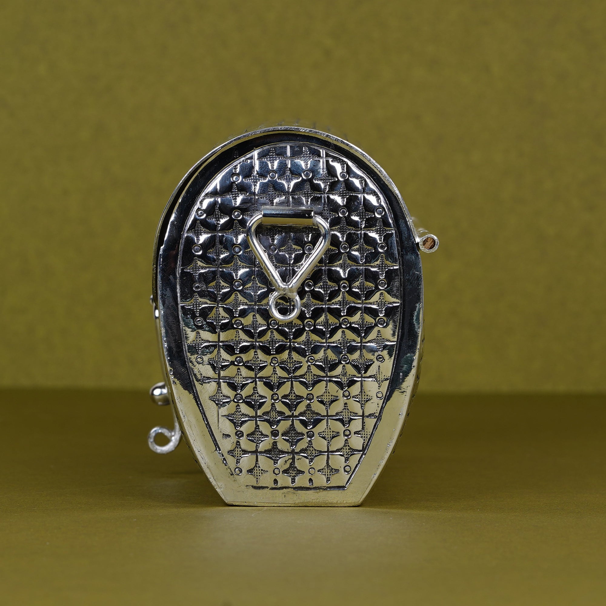 Silver Textured Clutch Box – The Art of Timeless Glamour