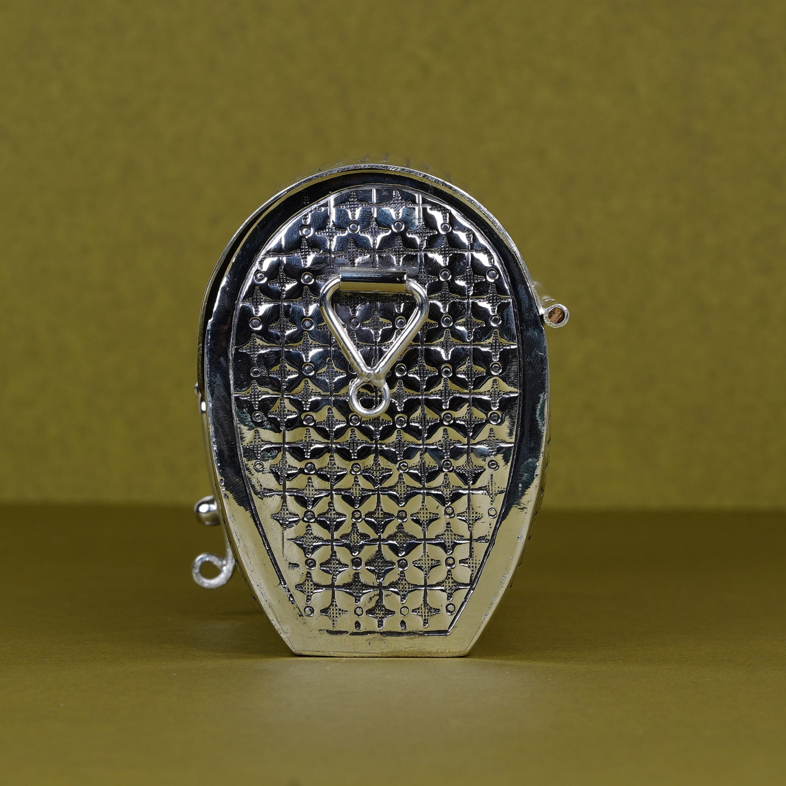 Silver Textured Clutch Box – The Art of Timeless Glamour