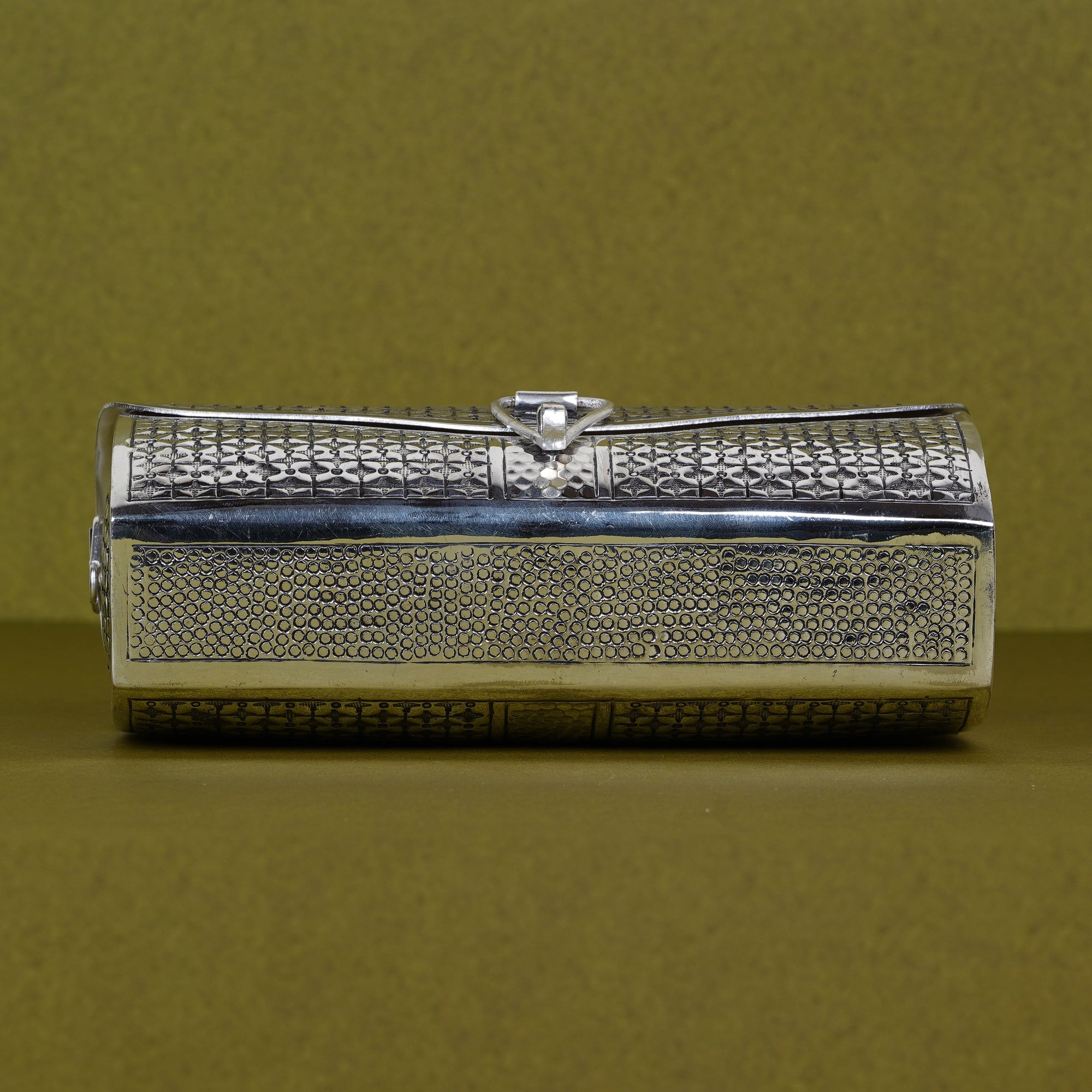 Silver Textured Clutch Box – The Art of Timeless Glamour