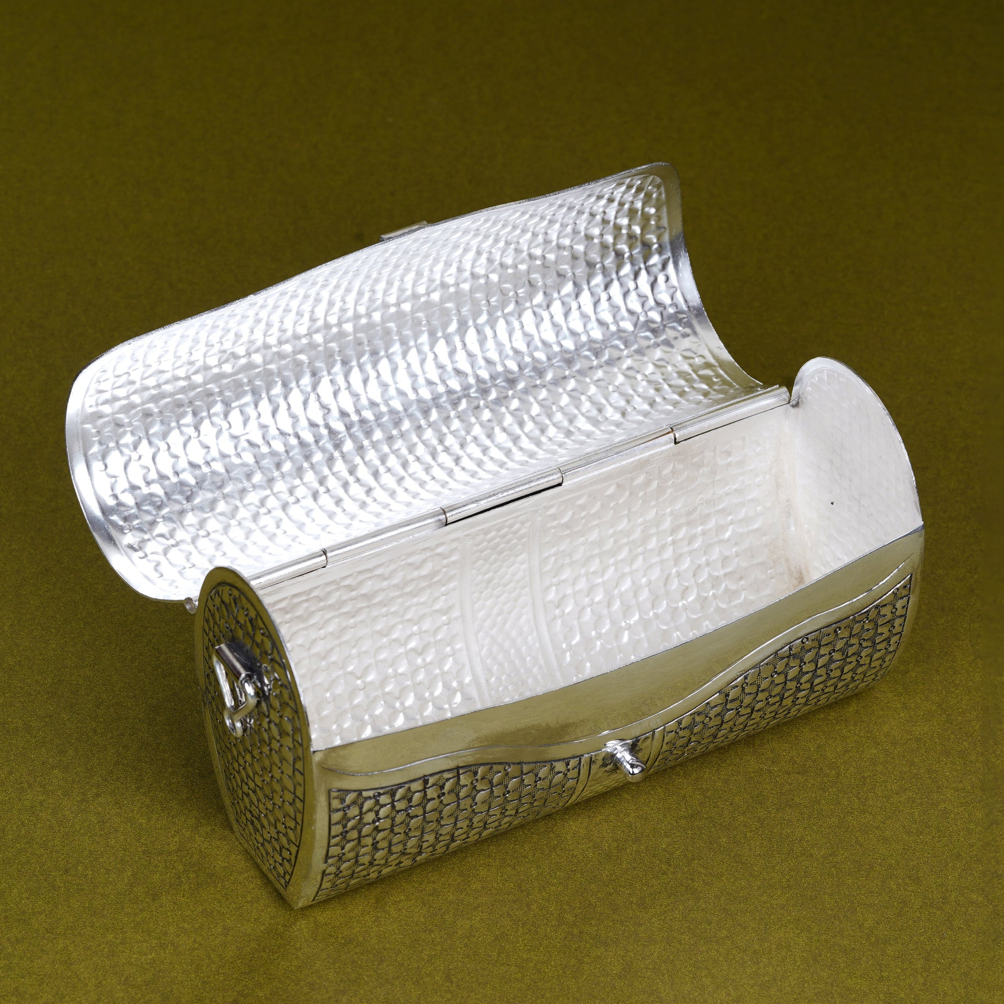 Silver Textured Clutch Box – The Art of Timeless Glamour