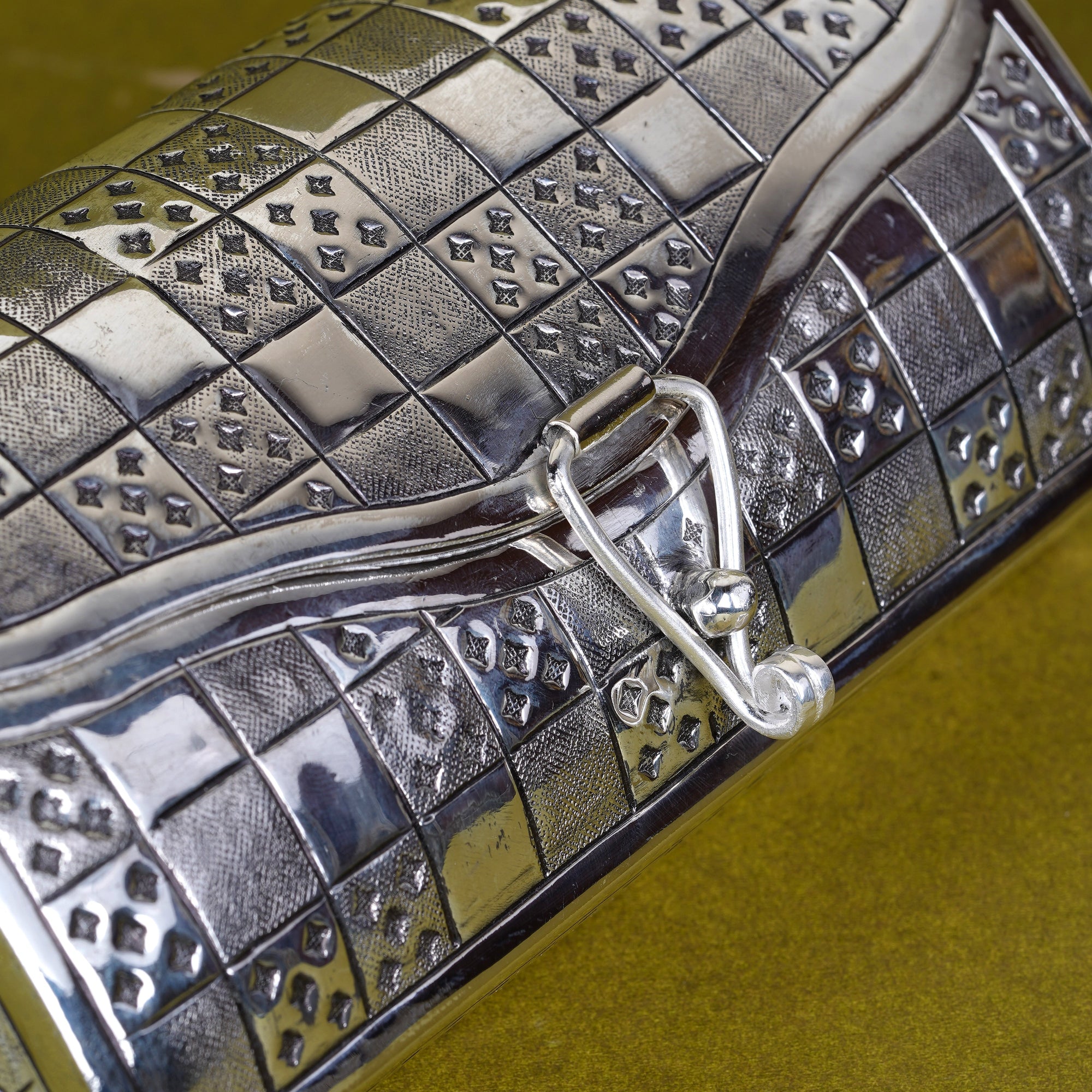 Chequered Silver Clutch Box – A Masterpiece of Modern Craft